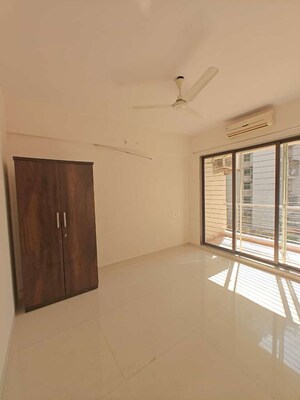 Room in 3 BHK Apartment at Akshar Alvario, Seawoods – for Rent