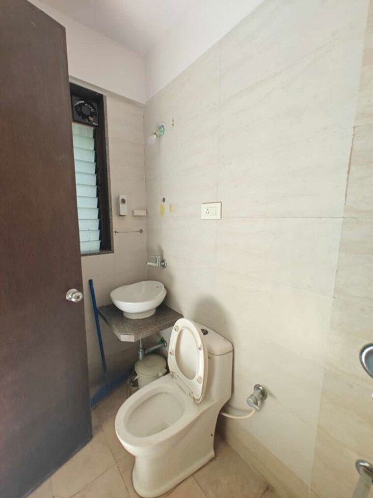 Bathroom, akshar-alvario 3 Bedroom 1800 Sq.Ft. Apartment In Seawoods Navi Mumbai 8081247