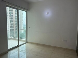 Room in 3 BHK Independent House at Dlf Phase ii – for Sale