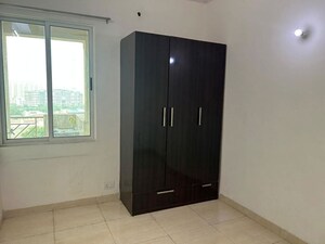 Room in 3 BHK Independent House at Dlf Phase ii – for Sale