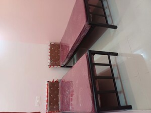  Pg For Rent in Pawne