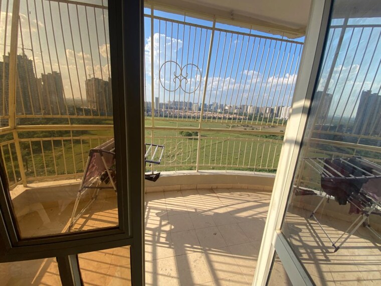 Balcony, dlf phase ii 3 Bedroom 1937 Sq.Ft. Independent House In Dlf Phase ii Gurgaon 9759279