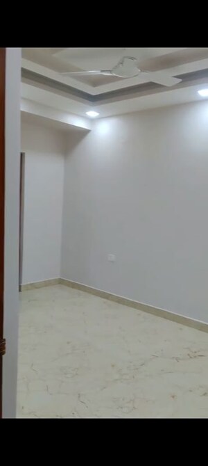 Room in 2 BHK Independent House at Sector 5 Wave City – for Rent
