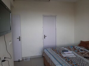 Bedroom in 3 BHK Independent House at Dlf Phase ii – for Sale