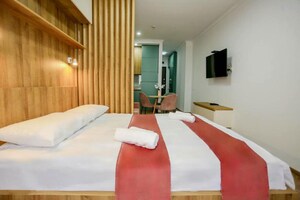 Bedroom in 3 BHK Apartment at Sindhu Bhavan Road – for Rent