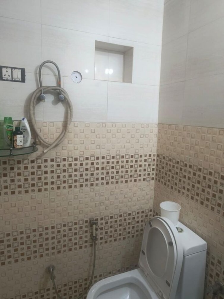 Bathroom, new friends colony 3 Bedroom 900 Sq.Ft. Builder Floor In New Friends Colony Delhi 9762432