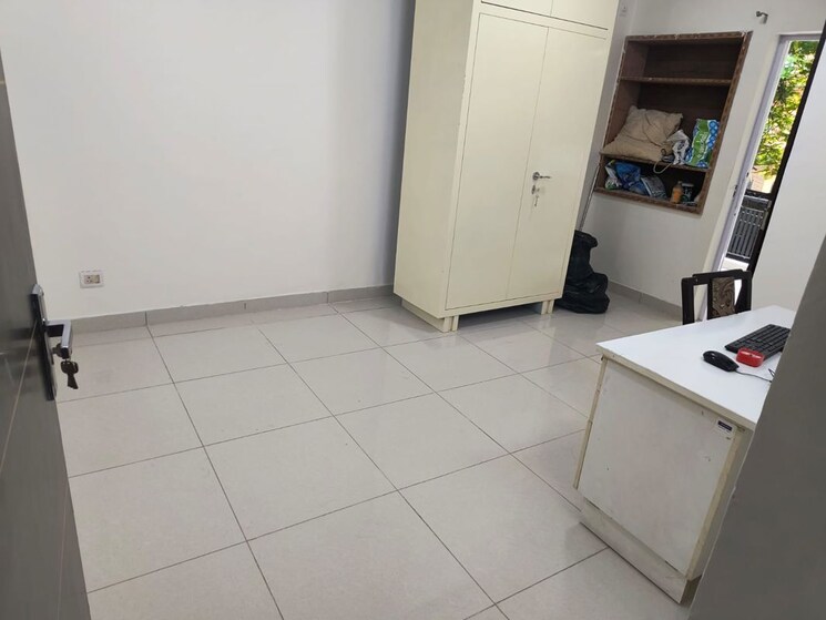 Bathroom, new friends colony 3 Bedroom 900 Sq.Ft. Builder Floor In New Friends Colony Delhi 9762432