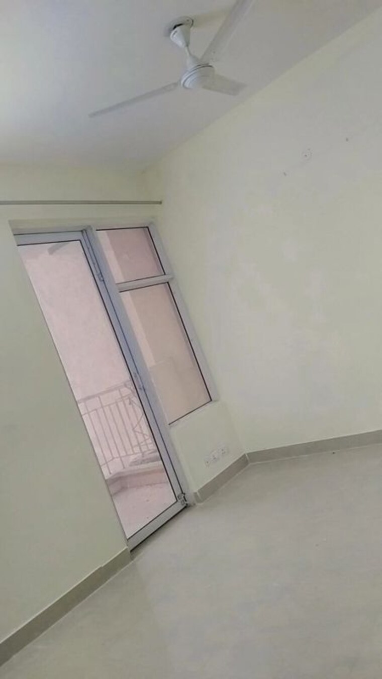 Room, dlf phase ii 3 Bedroom 1935 Sq.Ft. Independent House In Dlf Phase ii Gurgaon 9759270