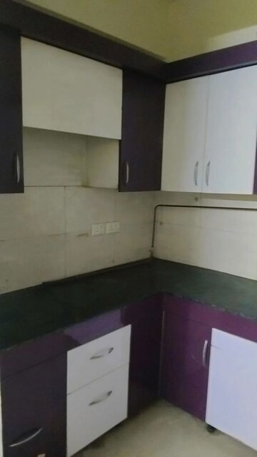Kitchen in 3 BHK Independent House at Dlf Phase ii – for Sale