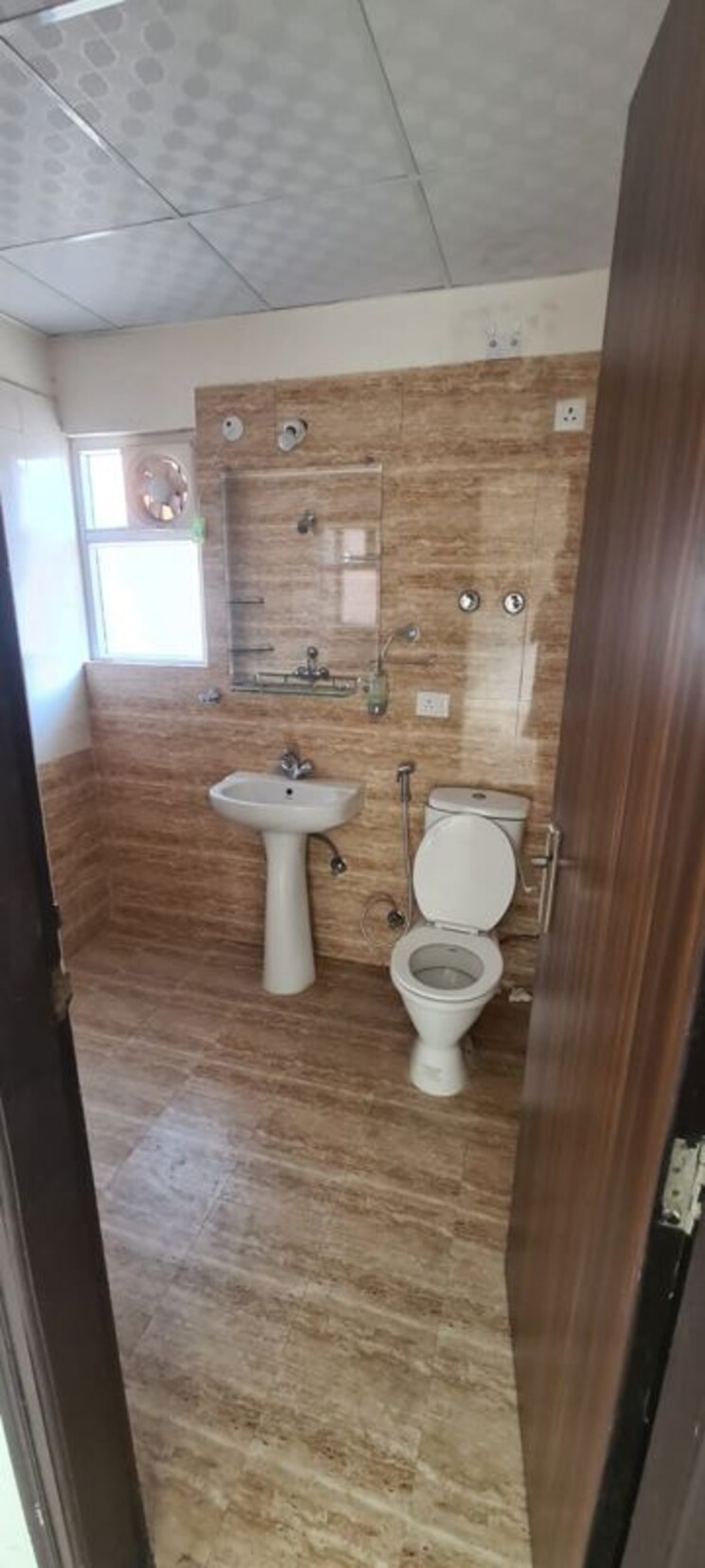 Bathroom, dlf phase ii 3 Bedroom 1548 Sq.Ft. Independent House In Dlf Phase ii Gurgaon 9759286