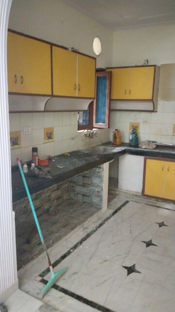 Kitchen in 2.5 BHK Independent House at Sector 33 – for Rent
