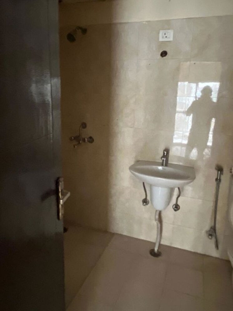 Bathroom, dlf phase ii 3 Bedroom 1650 Sq.Ft. Independent House In Dlf Phase ii Gurgaon 9759305