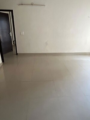 Room in 3 BHK Independent House at Dlf Phase ii – for Sale
