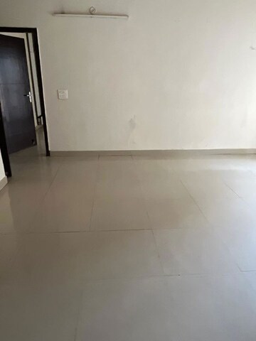 Room in 3 BHK Independent House at Dlf Phase ii – for Sale