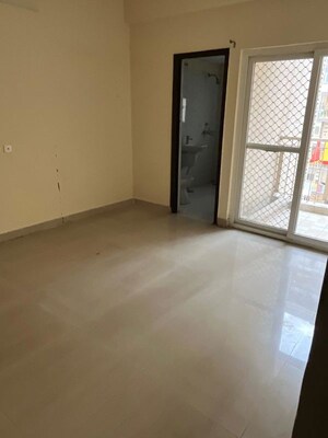 Room in 3 BHK Independent House at Dlf Phase ii – for Sale