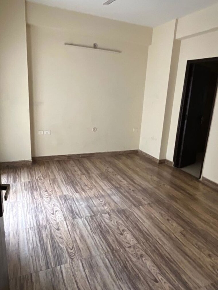 Room, dlf phase ii 3 Bedroom 2000 Sq.Ft. Independent House In Dlf Phase ii Gurgaon 9759303