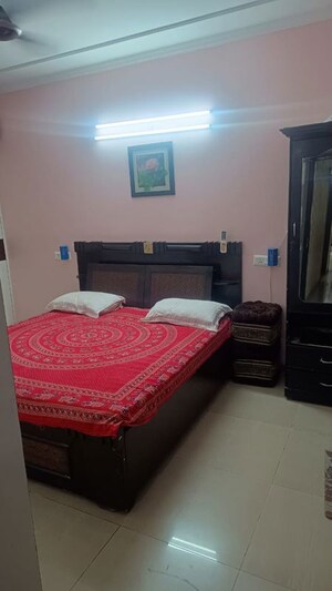 Bedroom in 3 BHK Independent House at Dlf Phase ii – for Sale