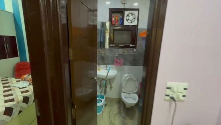 Bathroom, rohini sector 24 3 Bedroom 790 Sq.Ft. Builder Floor In Rohini Sector 24 Delhi 9762705