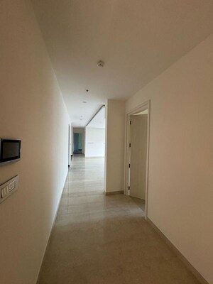 Room in 3.5 BHK Apartment at K Raheja Corp Vivarea, Koramangala – for Rent