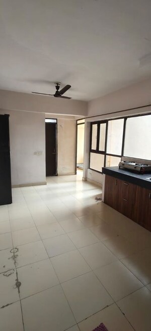 Room in 2 BHK Apartment at OP Floridaa, Sector 82 – for Rent