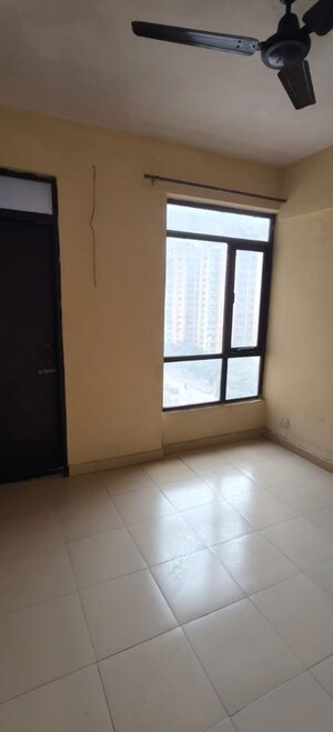 Room in 2 BHK Apartment at OP Floridaa, Sector 82 – for Rent