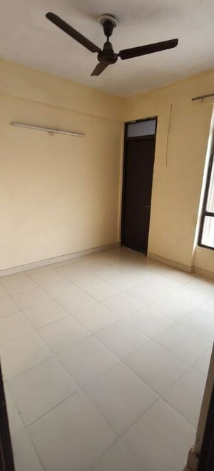 2 BHK Apartment For Rent in OP Floridaa, Sector 82