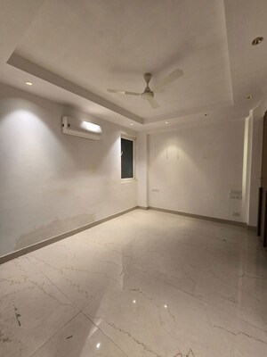 Room in 3.5 BHK Builder Floor at Ansal Sushant Lok I, Sector 43 – for Rent