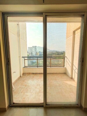 Room in 3 BHK Apartment at HRT Lake View, Kasarsai – for Rent
