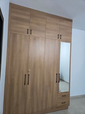 Furnished Amenities in 3.5 BHK Apartment at Hennur Road – for Rent