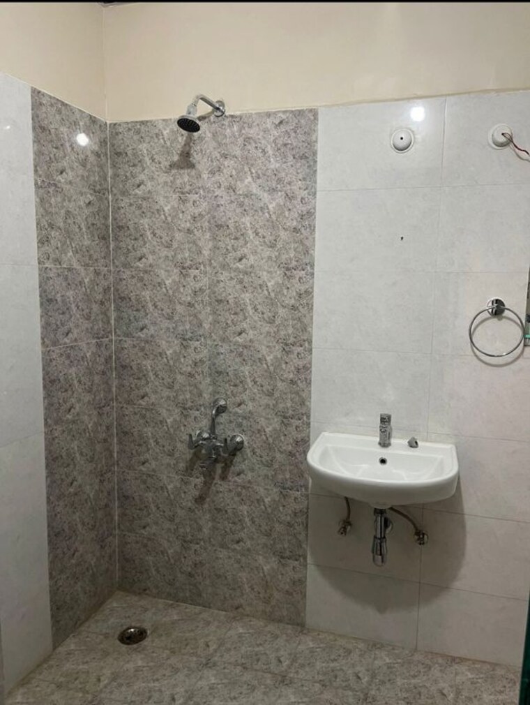 Bathroom, 6 mile 3 Bedroom 1350 Sq.Ft. Builder Floor In 6 Mile Guwahati 9721642