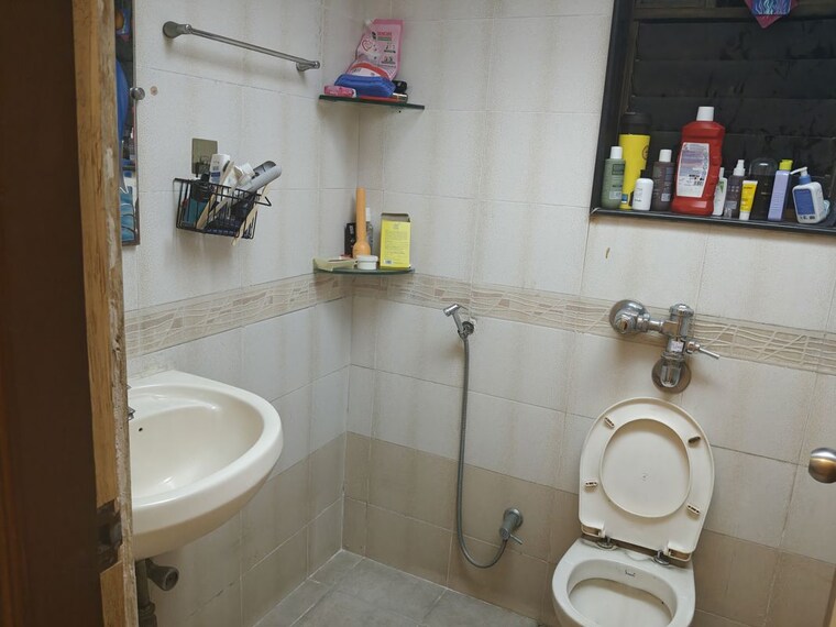 Bathroom, sterling-court 3 Bedroom 1200 Sq.Ft. Apartment In Andheri East Mumbai 9763116