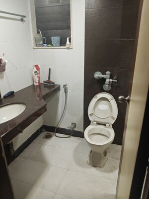 Team Area in 3 BHK Apartment at Sterling Court, Andheri East – for Rent