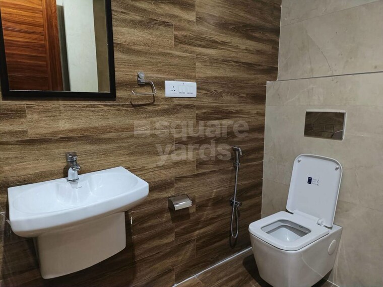 Bathroom, safdarjung enclave 2 Bedroom 1775 Sq.Ft. Builder Floor In Safdarjung Enclave Delhi 9763040