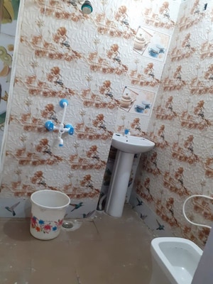 Bathroom in 1 BHK Builder Floor at Patparganj – for Rent