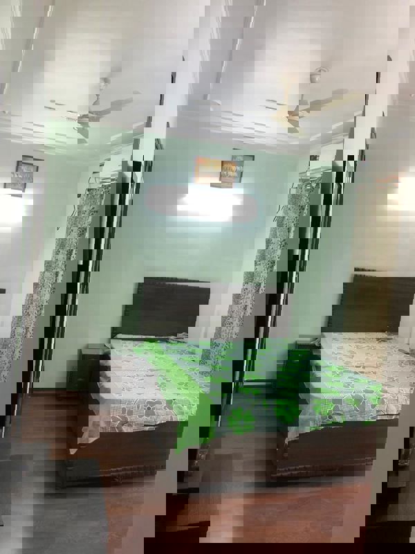 1 Rk  200 Sq.Mt. Builder Floor in Tulip Mall