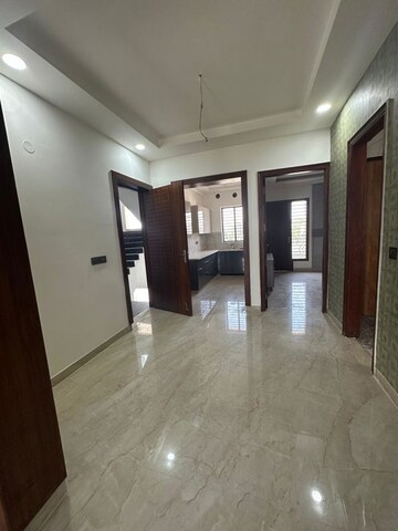 Room in 3 BHK Builder Floor at Soha Neal City, Sector 98 – for Sale