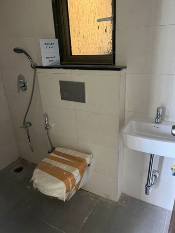 Bathroom in 1 BHK Apartment at Sumer Prime, Lower Parel – for Sale