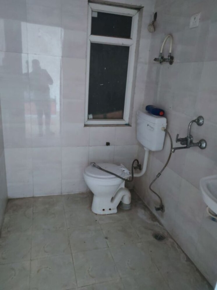 Bathroom, ansal-royal-heritage 3.5 Bedroom 1815 Sq.Ft. Apartment In Sector 70 Faridabad 9763412