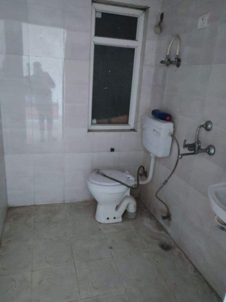Bathroom, ansal-royal-heritage 3.5 Bedroom 1815 Sq.Ft. Apartment In Sector 70 Faridabad 9763412