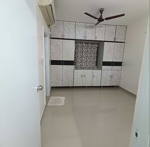 Room in 2 BHK Apartment at Rainbow Vistas, Hi Tech City – for Sale