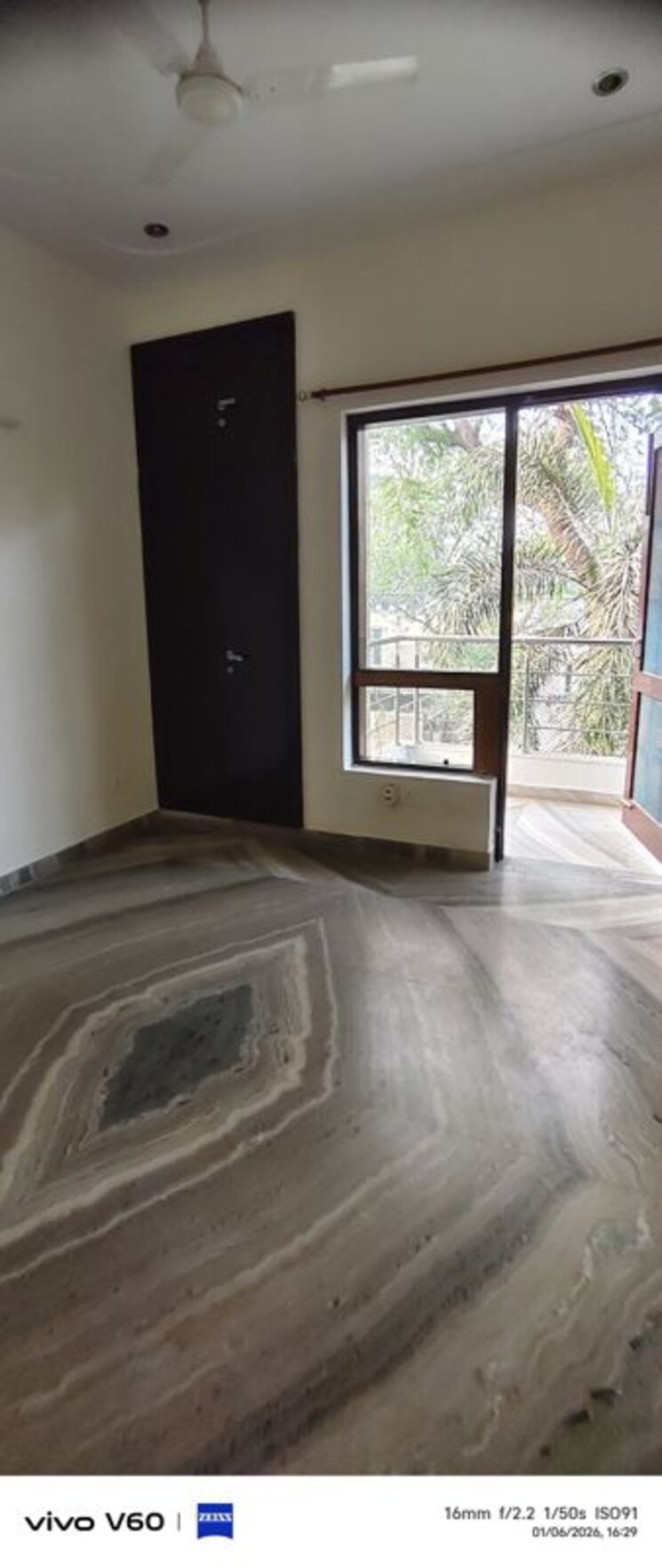 Room, rwa-apartments-sector-51 3 Bedroom 300 Sq.Mt. Independent House In Sector 51 Noida 9763537