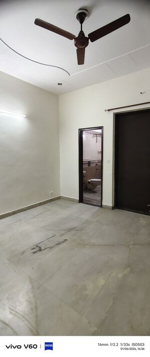 Room in 3 BHK Independent House at RWA Apartments Sector 51, Sector 51 – for Rent
