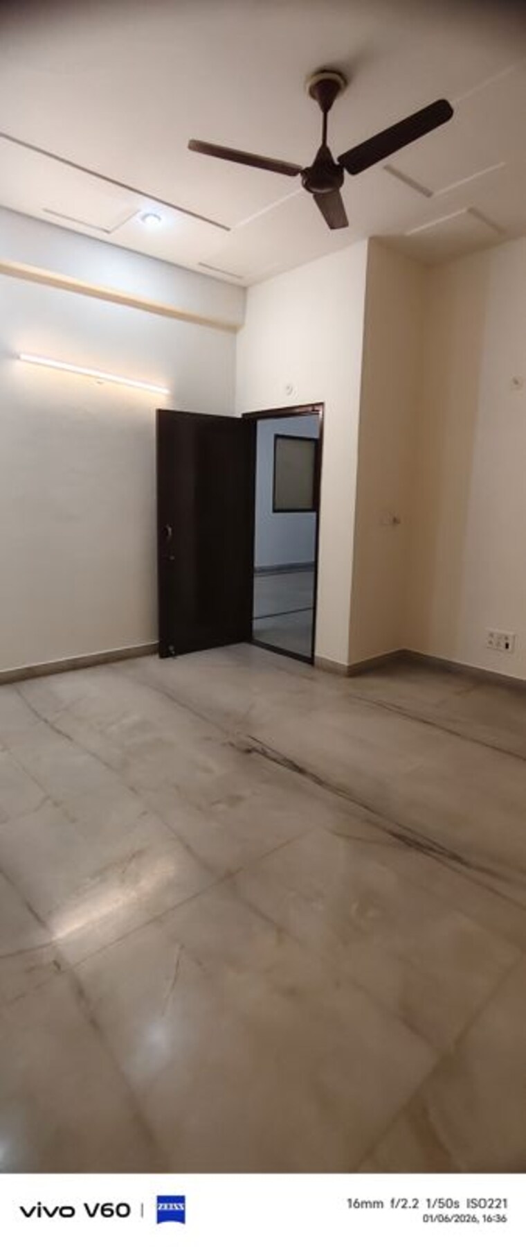 Room, rwa-apartments-sector-51 3 Bedroom 300 Sq.Mt. Independent House In Sector 51 Noida 9763537