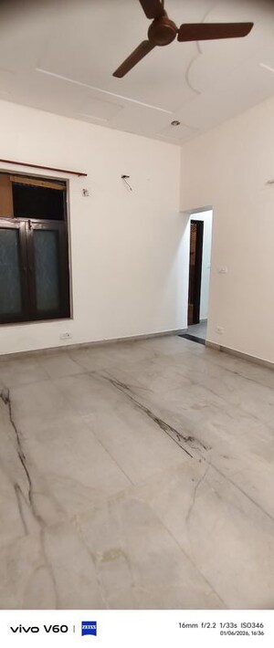 Room in 3 BHK Independent House at RWA Apartments Sector 51, Sector 51 – for Rent