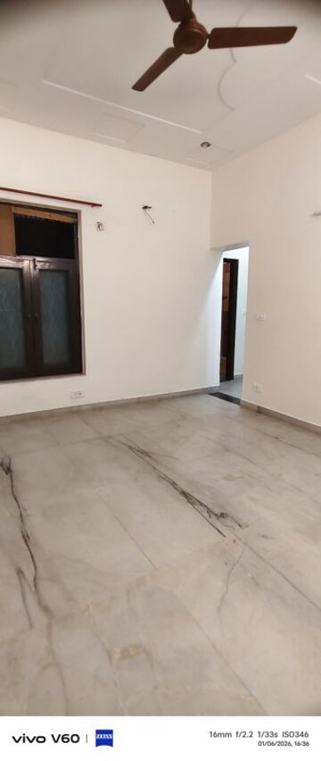 Room in 3 BHK Independent House at RWA Apartments Sector 51, Sector 51 – for Rent