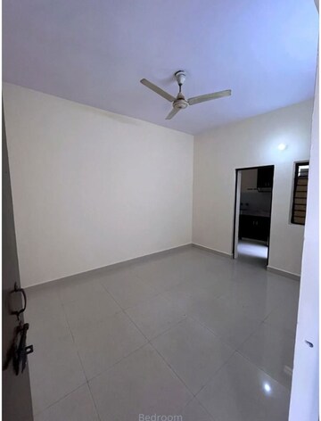 1 RK Builder Floor For Rent in Tulip Mall, Sector 46