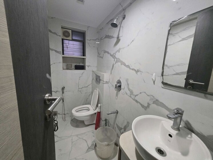Bathroom, platinum-life 2 Bedroom 780 Sq.Ft. Apartment In Andheri West Mumbai 9759677