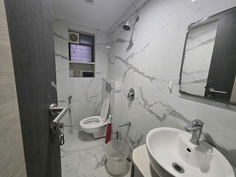 Bathroom, platinum-life 2 Bedroom 780 Sq.Ft. Apartment In Andheri West Mumbai 9759677