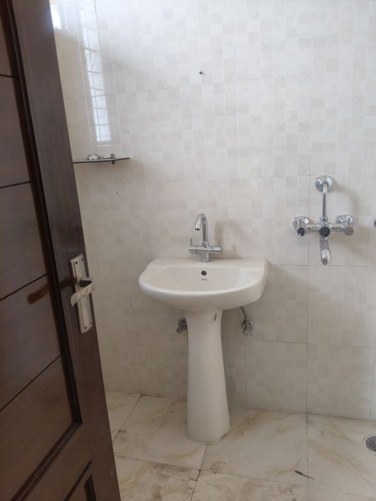 Bathroom, sector 17 2 Bedroom 850 Sq.Ft. Independent House In Sector 17 Panchkula 9763548