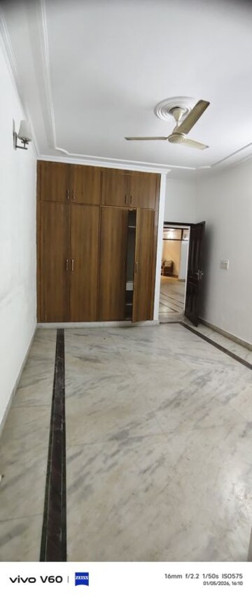 Room in 3 BHK Independent House at RWA Apartments Sector 50, Sector 50 – for Rent